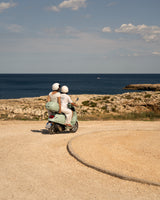 I Vantaggi di Esplorare la Puglia in Vespa: Libertà, Stile e Natura